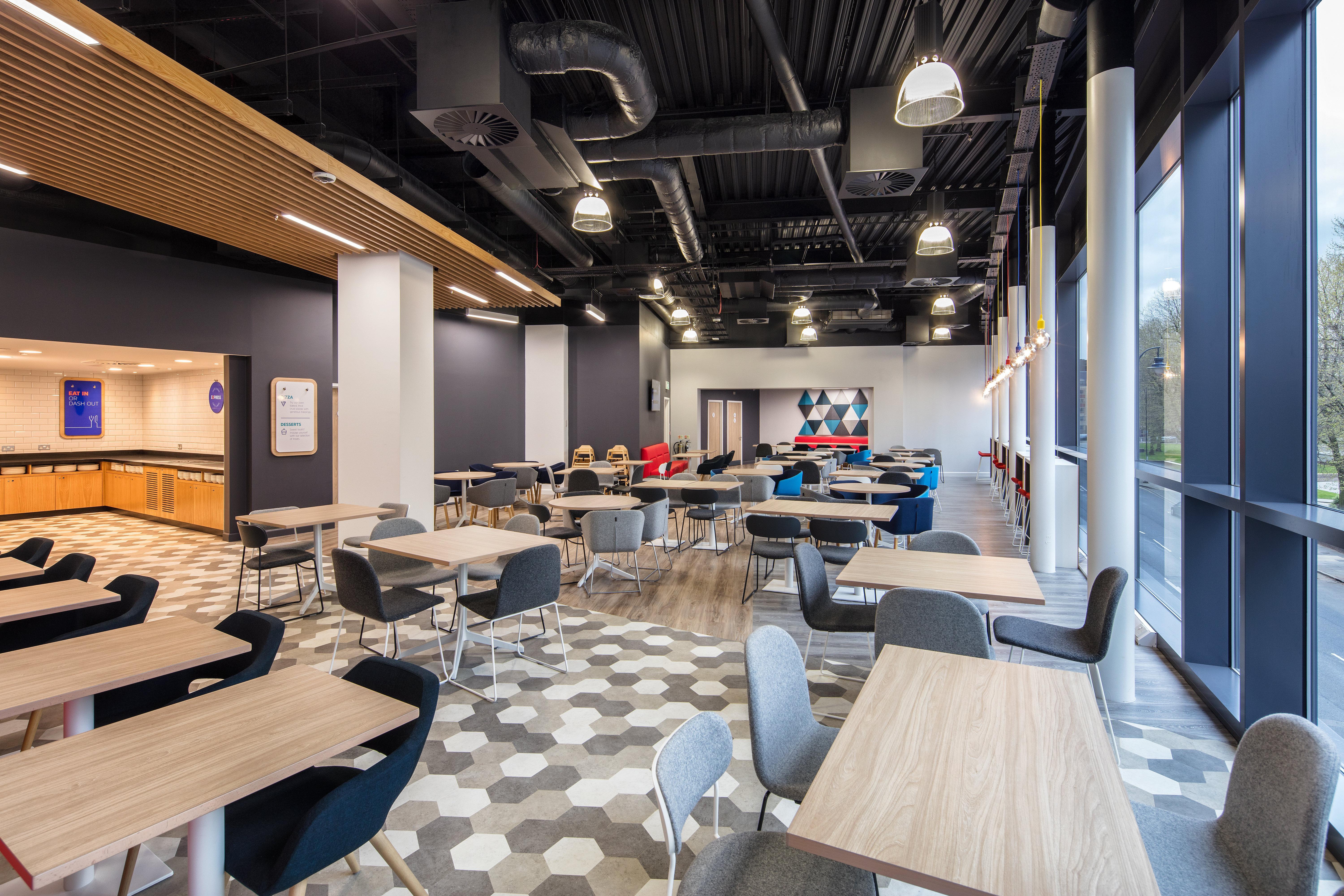 Express - - Centre By Ihg Hotel 3*